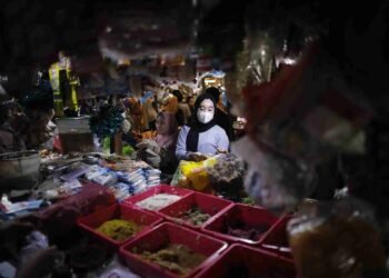 Mass Layoffs and Weakening Purchasing Power: Indonesia’s Lopsided Economy